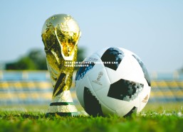 悟空体育官网-波兰主帅坦言，丑陋赢球亦足珍贵 扎莱夫斯基染黄引主帅强烈不满