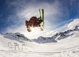 悟空体育官网-本周末篮球盛况持续，球迷热情高涨等待最新结果，篮球星期一官网